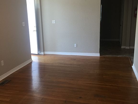 2nd image of 320 N Gregg Ave APT 1