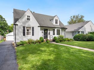 1018 N Cross St, Wheaton, IL