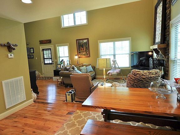 3rd image of 36 Buckview Ln