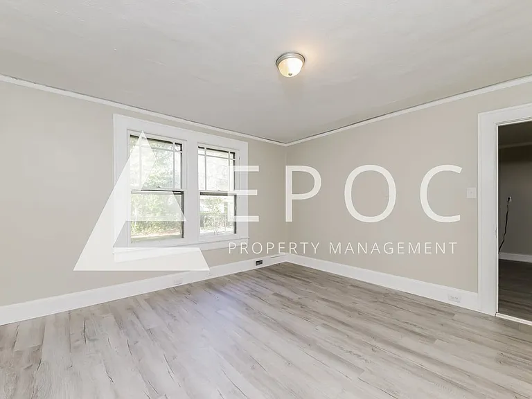 1231 Winfield Dr — Photo 6