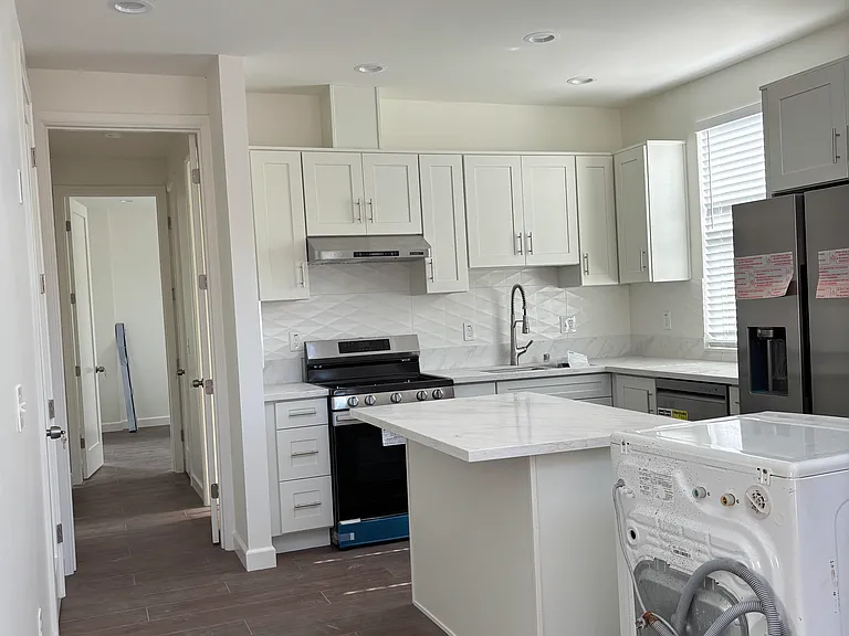 5263 Pirotte Dr — Photo 10