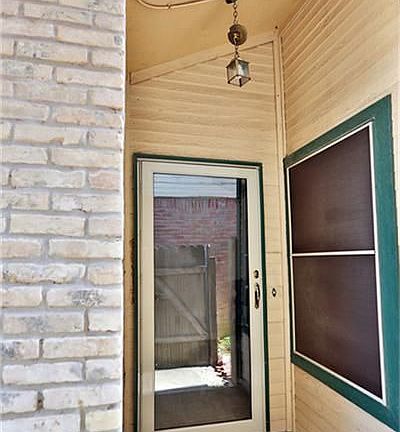 FRONT DOOR ENTRY WAY...
