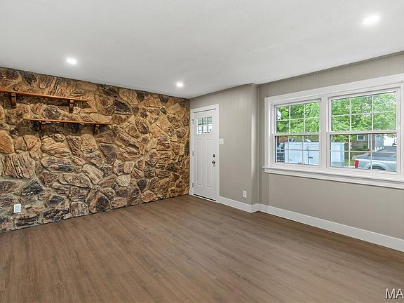 3rd image of 10318 Saint Joan Ln