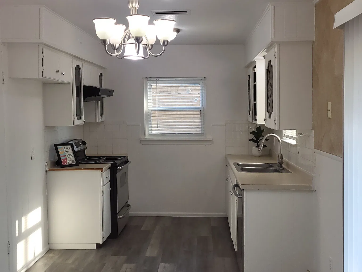 3 bed, 1100 sqft, $1,600 — Photo 1