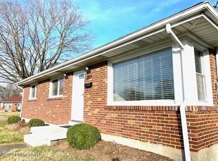 3801 Greenwich Way, Louisville, KY 40218