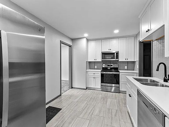 5th image of 5146 Vincent Ave N #A