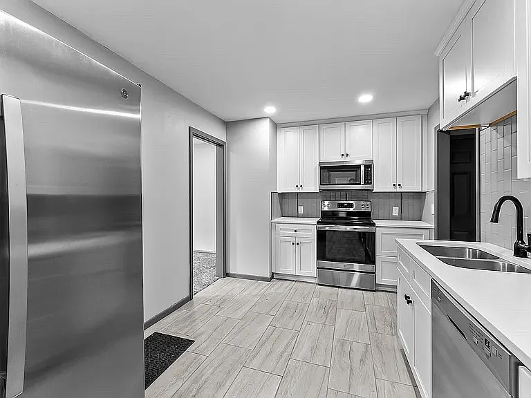 5146 Vincent Ave N #A — Photo 5