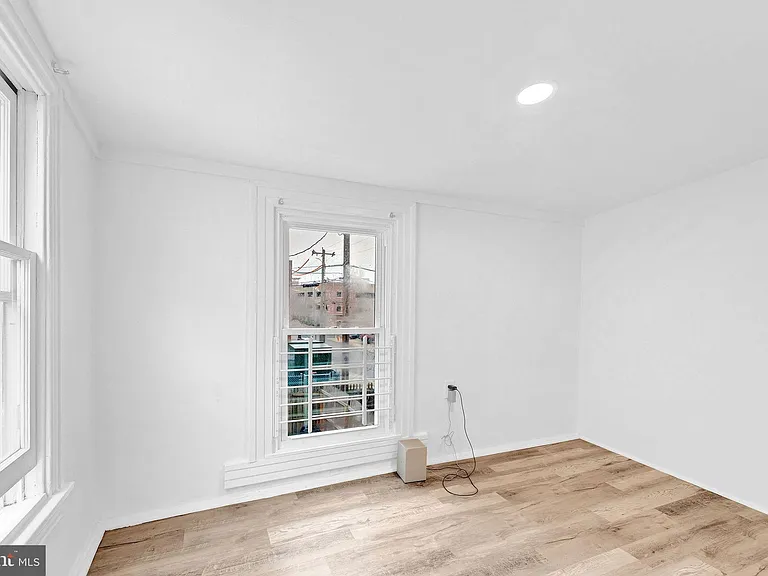 28 W Airy St — Photo 15