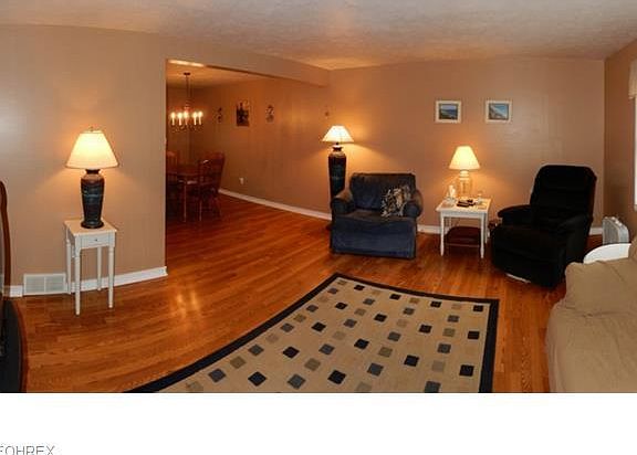 3rd image of 3255 Potomac Dr
