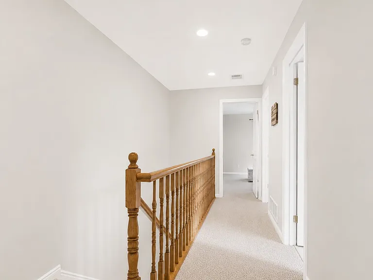 Locksley Ln — Photo 10