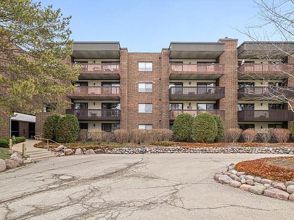 3rd image of 690 Chandler Rd APT 211