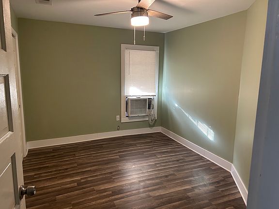 4th image of 2394 Devoy Ave