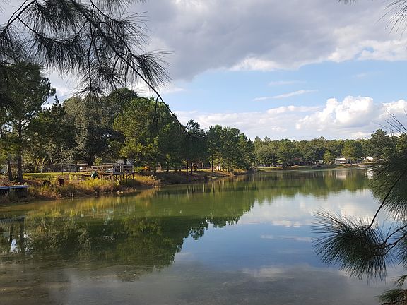 Access to beautiful lake