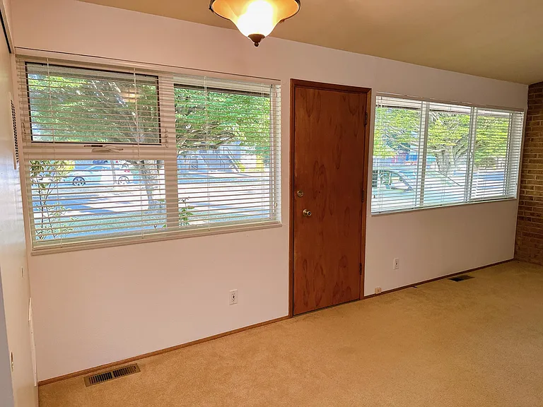2215 Broadway St — Photo 12