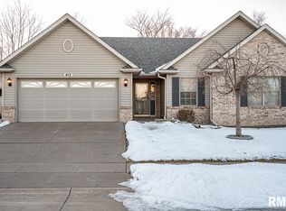 412 Celeste Cir, Blue Grass, IA