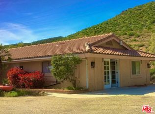 9557 1/2 Hierba Rd, Agua Dulce, CA 91390