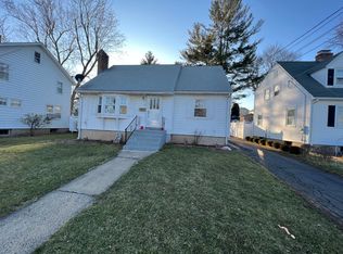 47 Acadia St, West Hartford, CT 06119