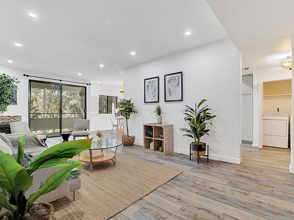 5th image of 13331 Moorpark St APT 206