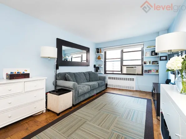 266 East Broadway image 1 of 6