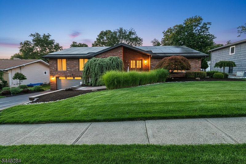 1st image of 8 Cracco Ln