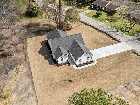 4th image of 1312 Lakeside Dr.