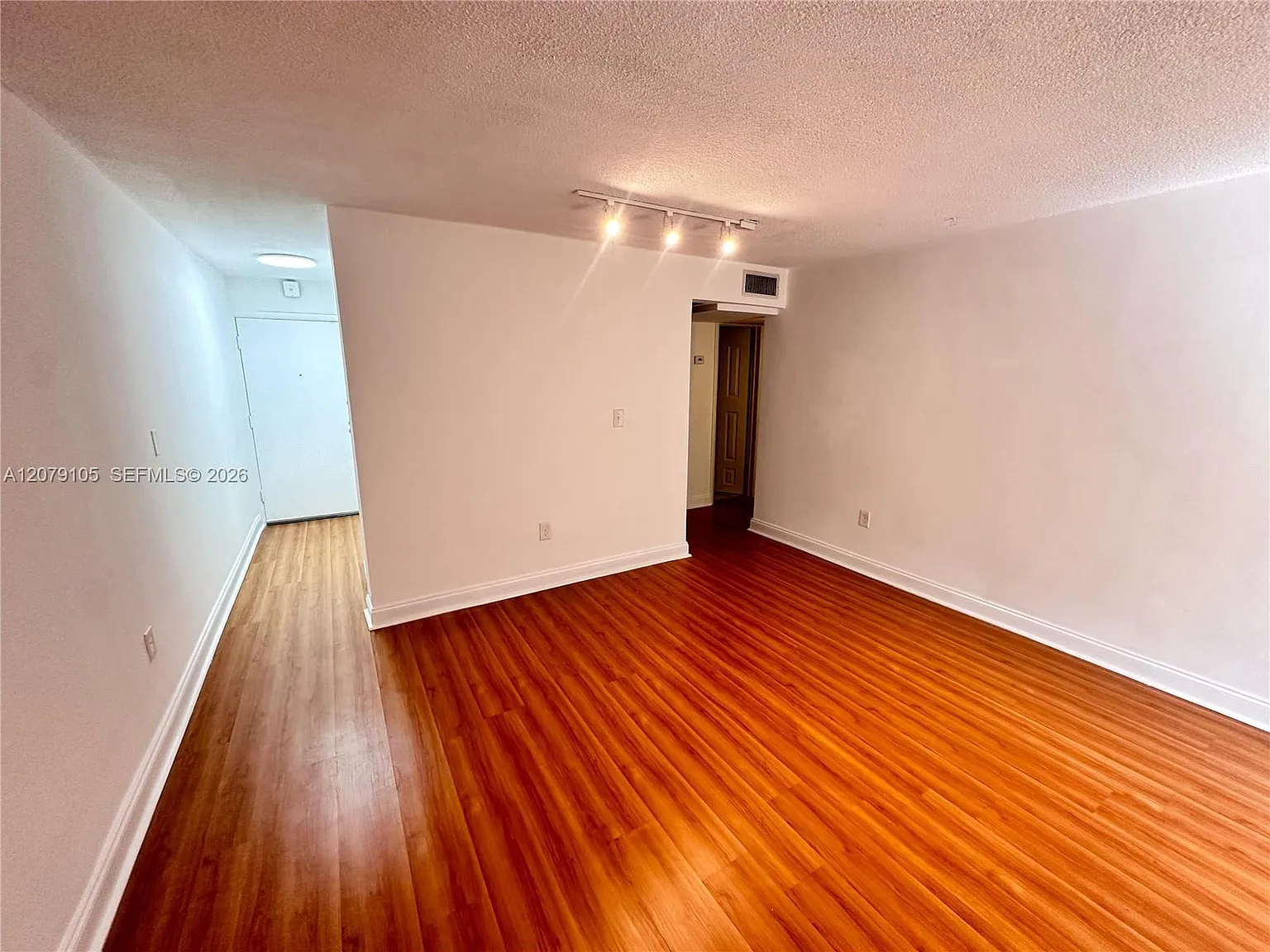 Grove Gardens Condo — Photo 3