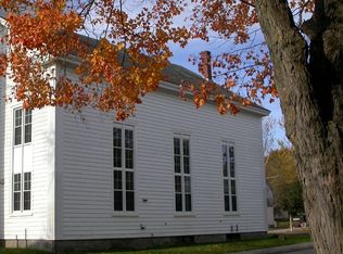 16 Brewster St, Rockland, ME 04841