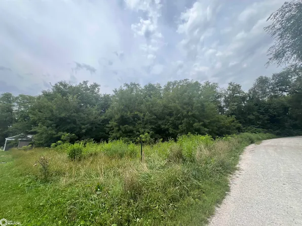 706 S 9th St, Fairfield, IA 52556