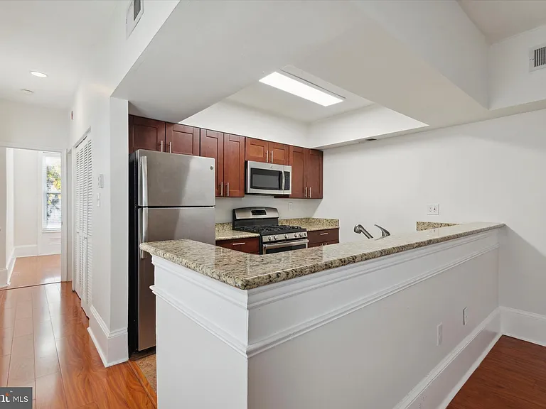 1604 Wallace St #102 — Photo 6