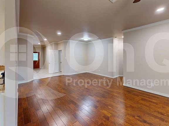 3rd image of 4828 Curzon Ave
