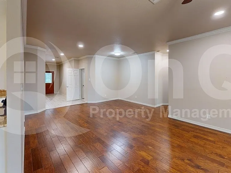 4828 Curzon Ave — Photo 3
