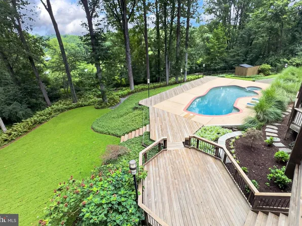 1950 Limb Tree Ln, Vienna, VA 22182