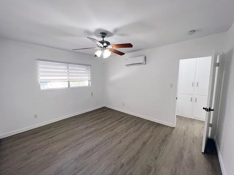 521-523 E Live Oak Ave — Photo 12