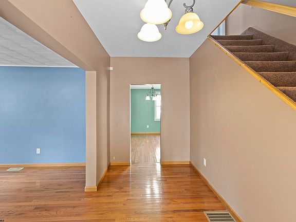 4th image of 420 E Brockway Ave