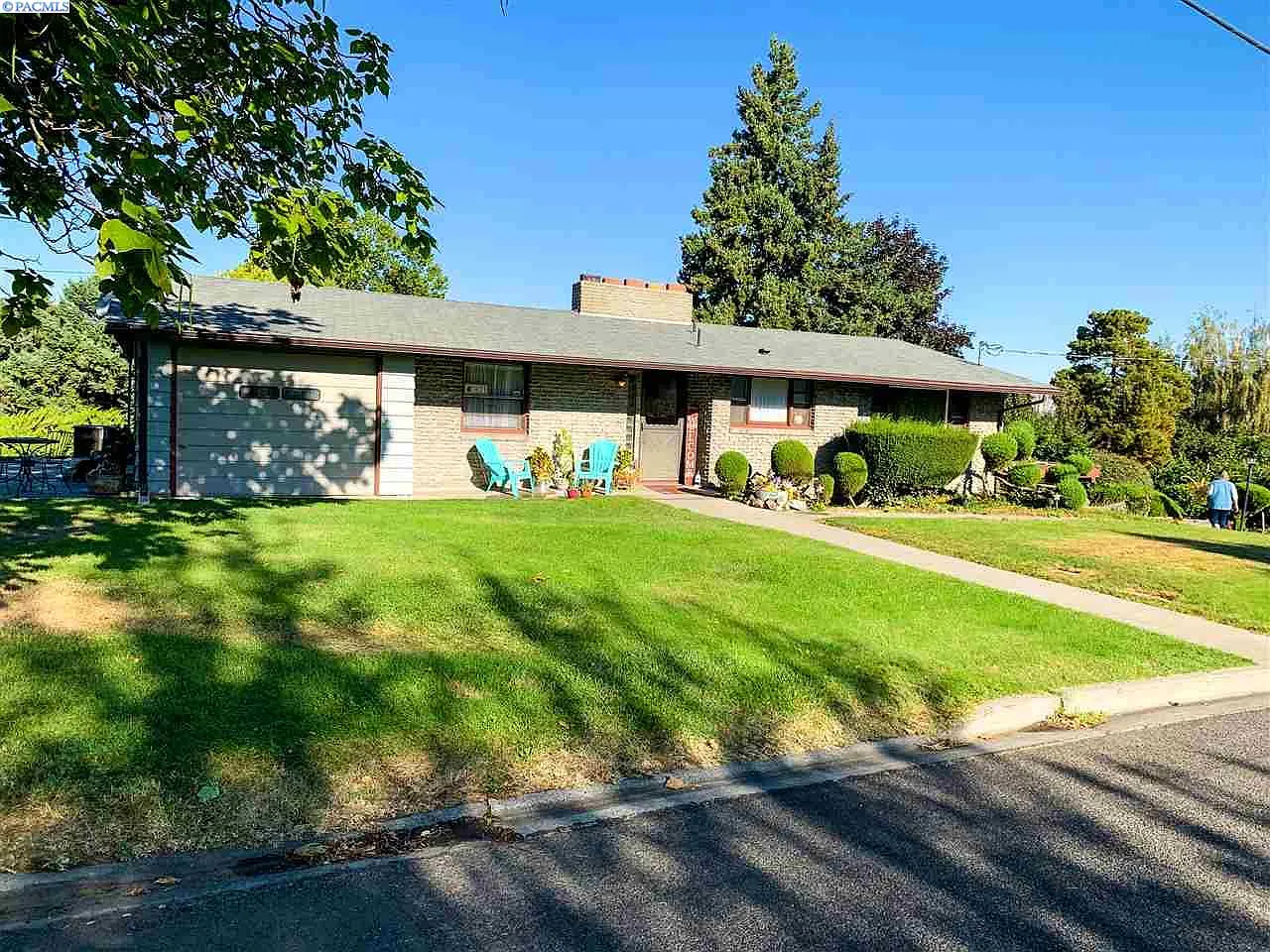 921 Upland Dr photo 1