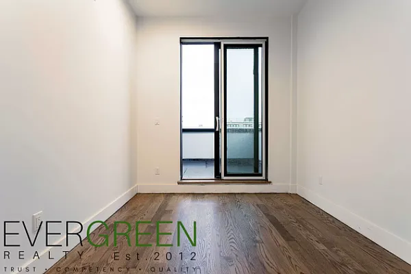 Rented by Greenrock Management | media 26