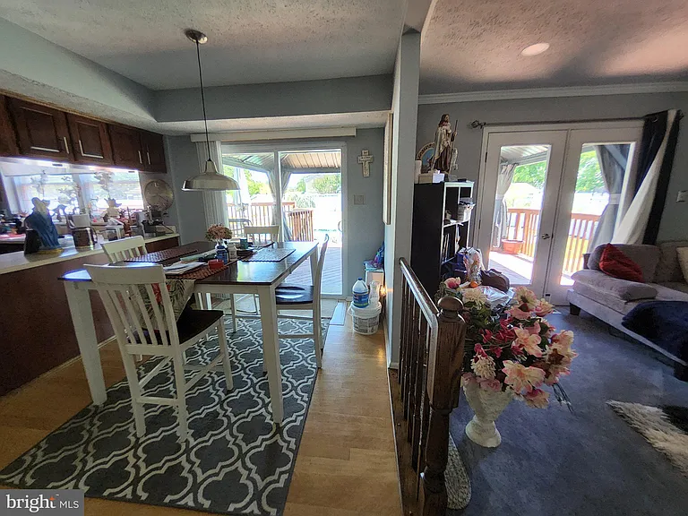 504 Parliament Rd — Photo 12