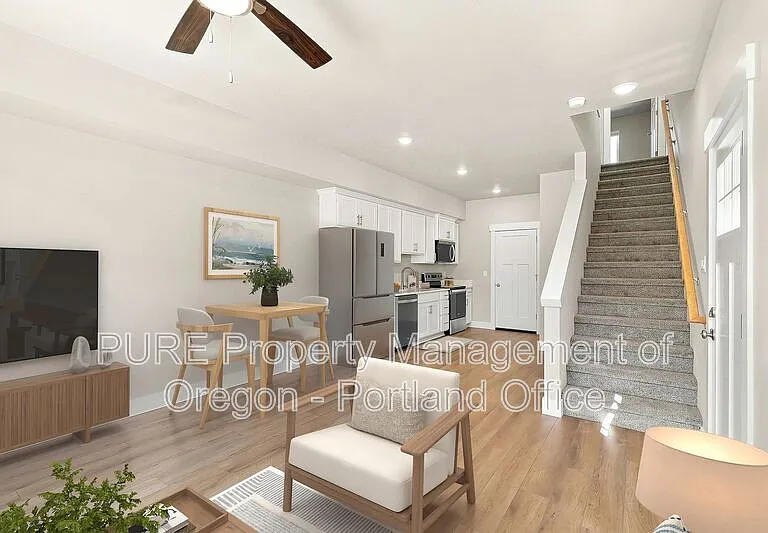588 NE Alderwood Dr — Photo 2
