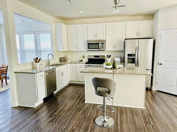 Kitchen (Virtually staged)