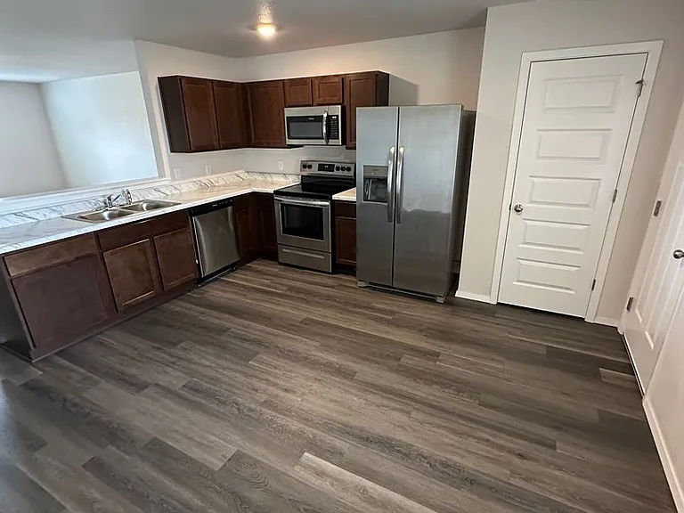 3212 E Jacob Ln — Photo 6