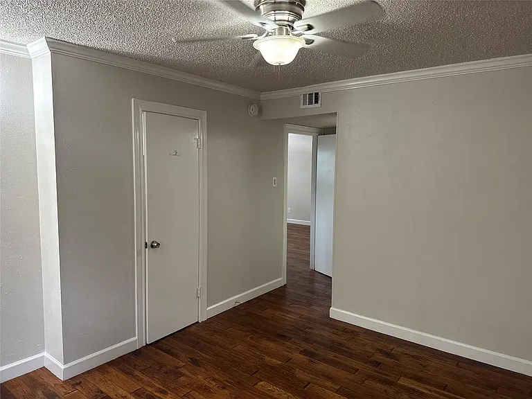 803 W 28th St #206 — Photo 15