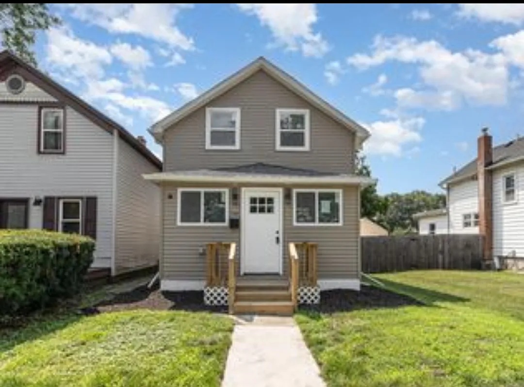 3 bed, 1424 sqft, $1,900 — Photo 2