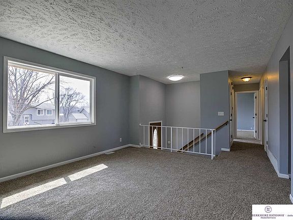 5th image of 12 Redwood Ln