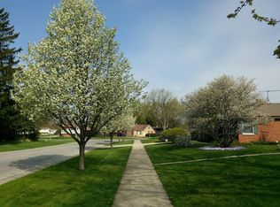 300 E Turner Ave, Roselle, IL 60172