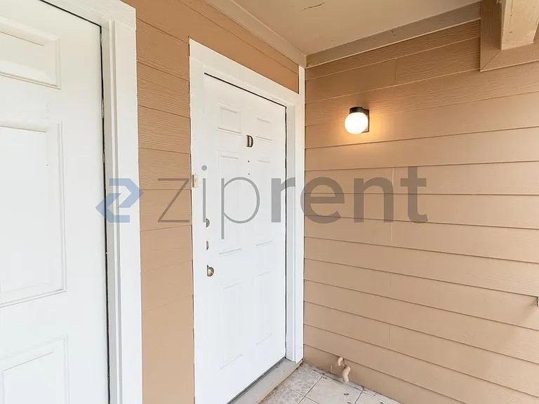2906 Sweeney Ln #D — Photo 2