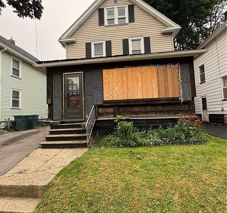1st image of 205 Roycroft Dr