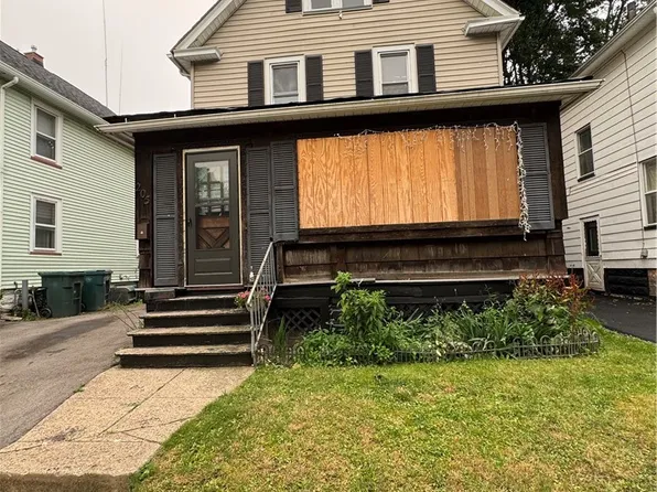 205 Roycroft Dr, Rochester, NY 14621