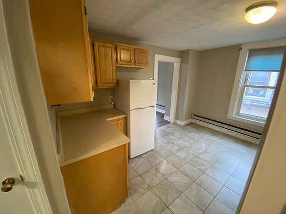 2nd image of 18A Lincoln St #3