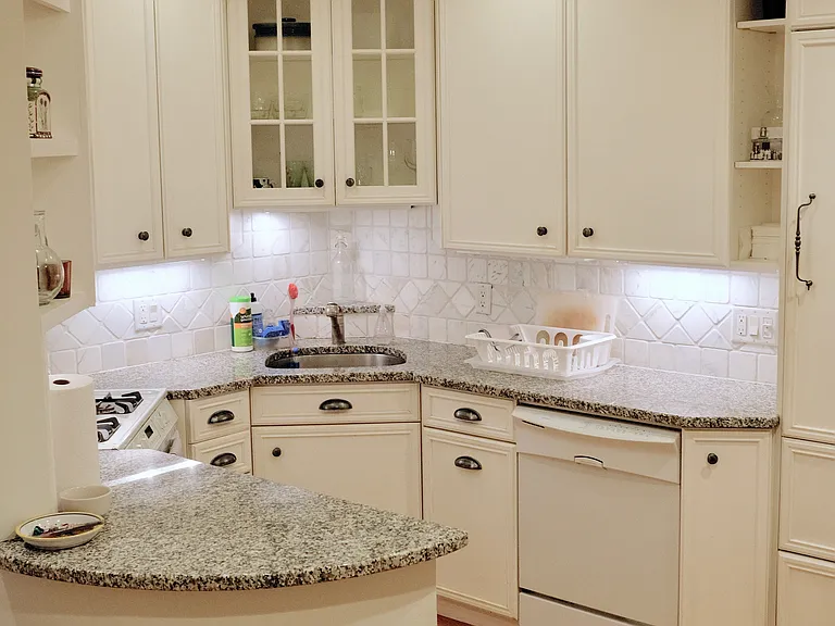 330 Dartmouth St #4S — Photo 4