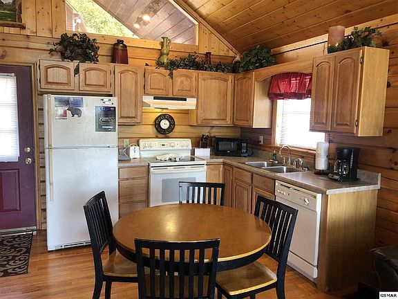 3rd image of 1619 Pinewood Way #Ido